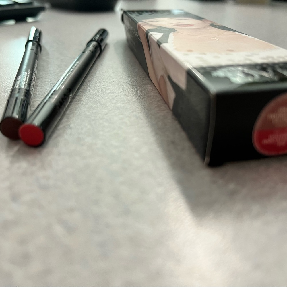 Qveen Duo Lip Liner